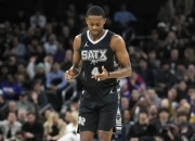 爱游戏入口-湖人轻取骑士，字母哥刷新纪录