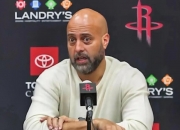 爱游戏网页版-火箭陷入困境，球队管理层面临挑战