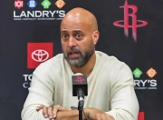 爱游戏网页版-火箭陷入困境，球队管理层面临挑战