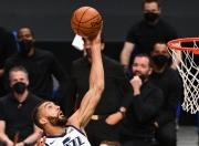 爱游戏官方-江苏队横扫上海队，米切尔关键制胜