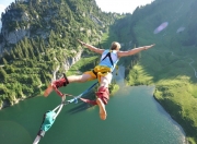 爱游戏官方入口-布伦森末节狂飙导演逆转，灰熊力克公牛彰显团队韧性