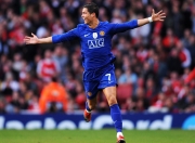 爱游戏APP-爱德华兹如日中天，太阳主场灼伤山西