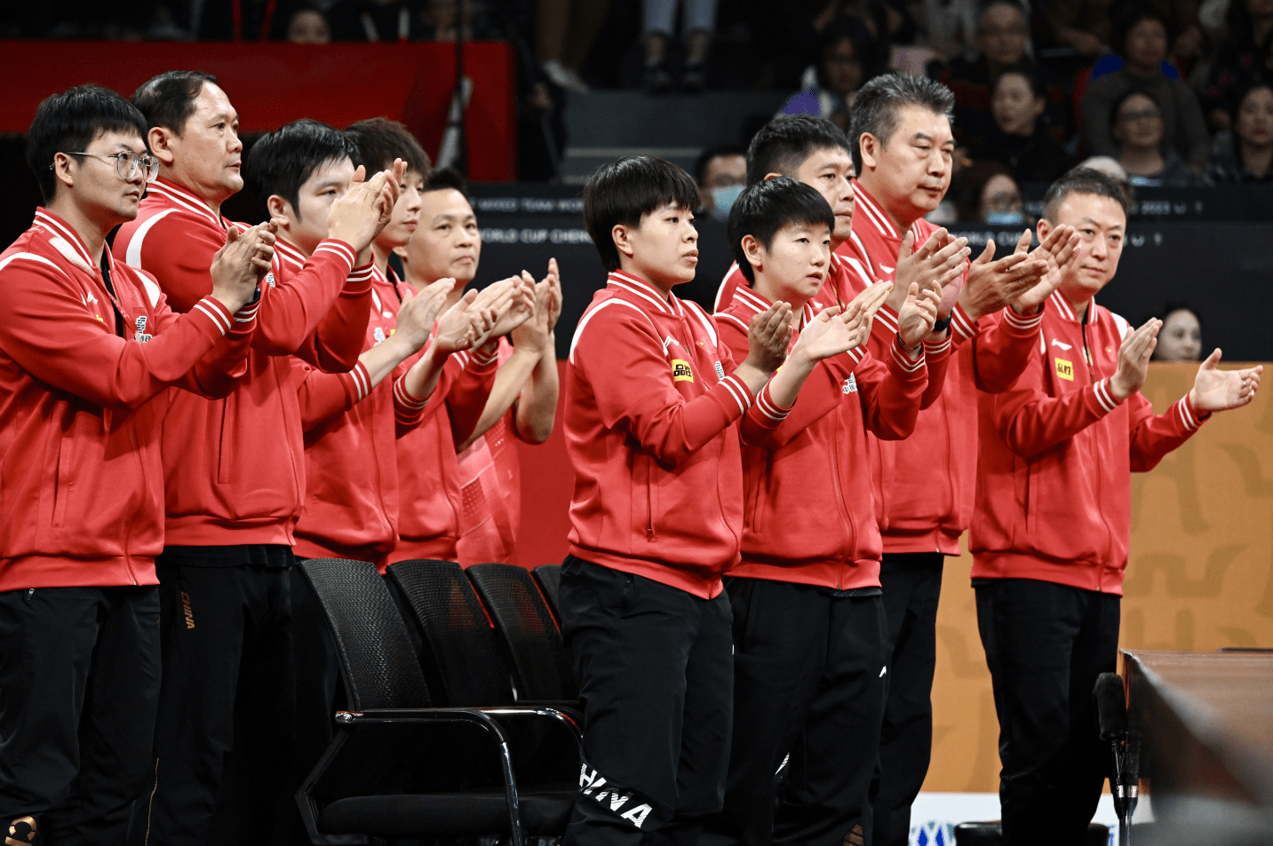 中国队力克英格兰队，张继科统治全场