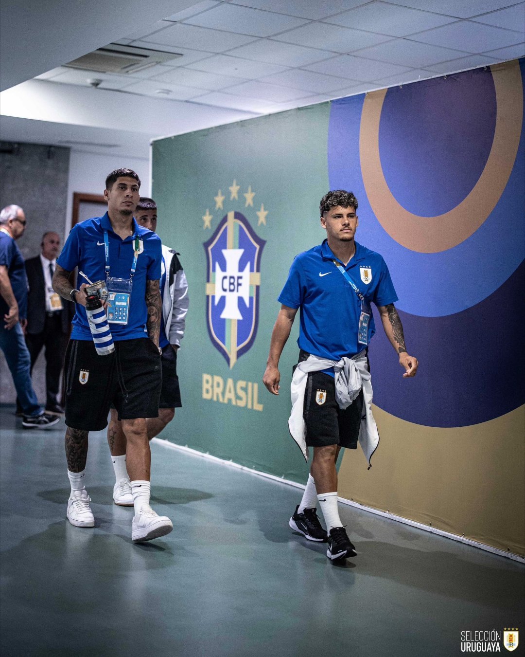 巴萨逆转切尔西，阿圭罗高光表现