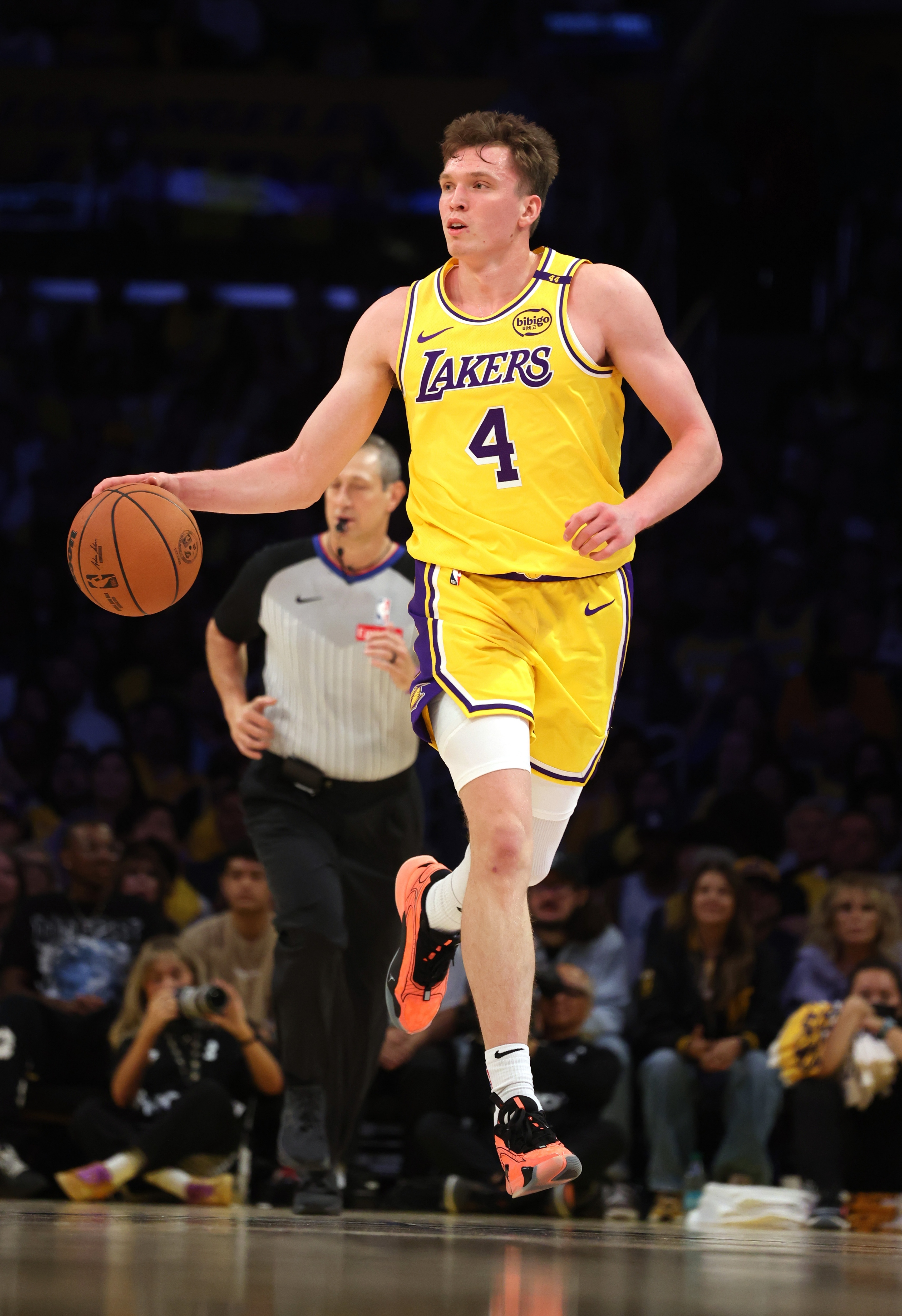 湖人轻取灰熊，锡安高光表现