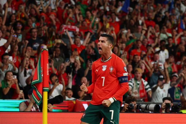 哥伦比亚完胜葡萄牙，C罗一己之力扛起全队