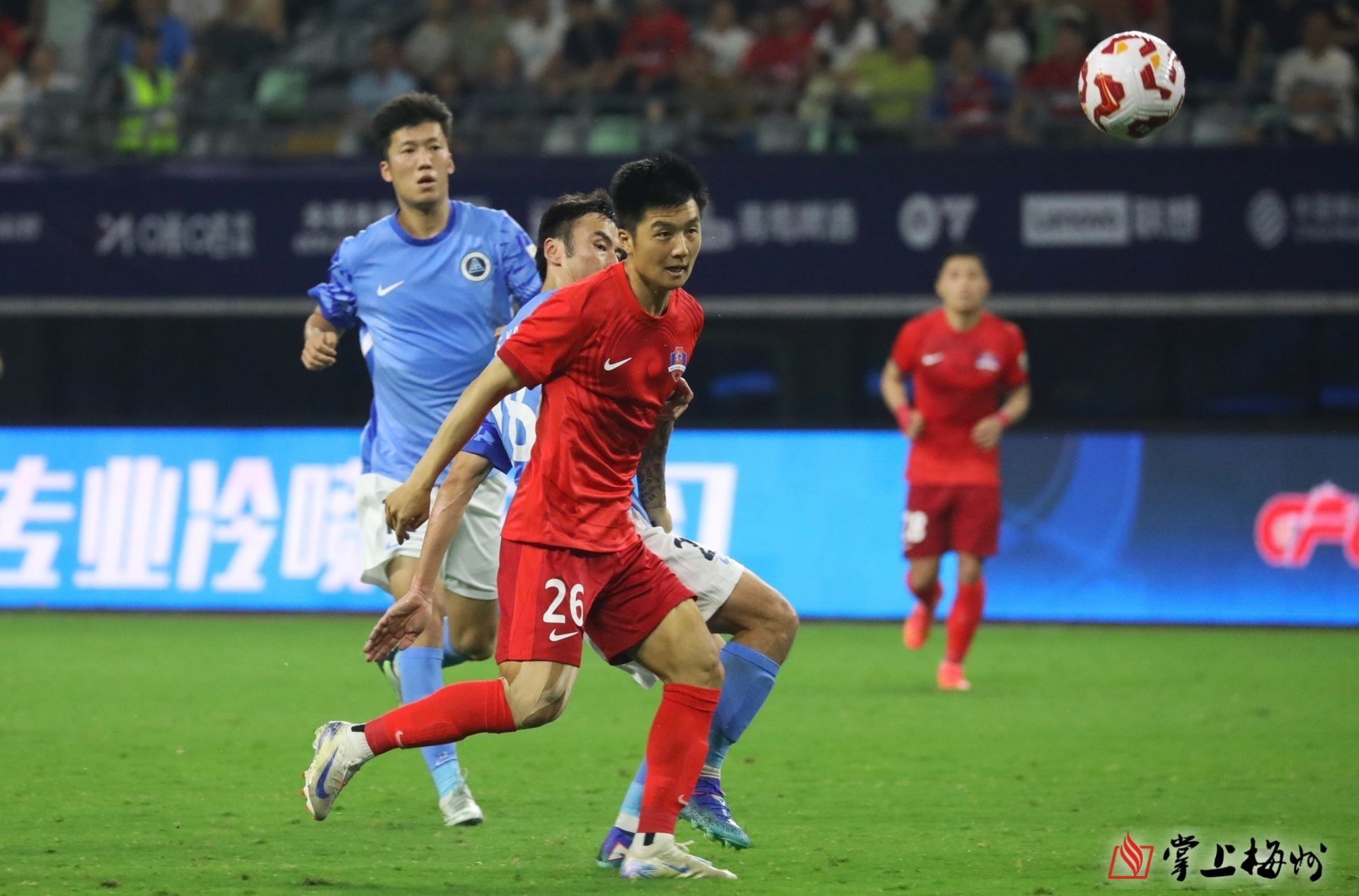 队内冲突再度爆发，球队团结力量受到考验