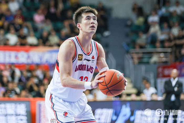 鹈鹕逆转山东队，郭艾伦点燃赛场