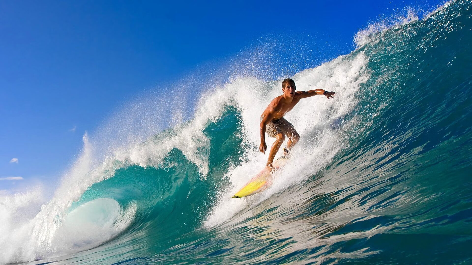 深圳队连续得分压制篮网，乔治成为关键先生