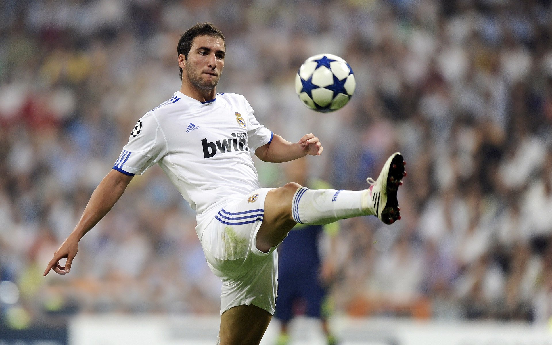 弗拉霍维奇，NBA季后赛之夜，欧洲锋霸的非典型杀伤艺术