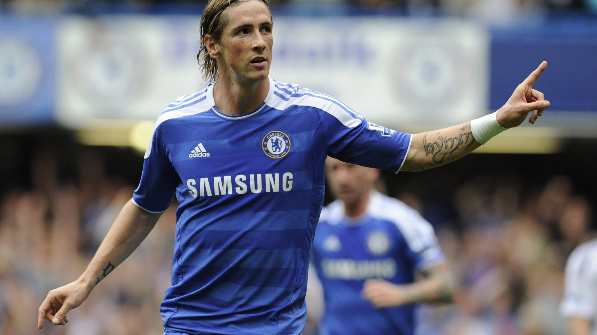 赛道上的大卫与歌利亚，红牛二队鏖战雷诺，阿隆索惊艳四座改写F1叙事